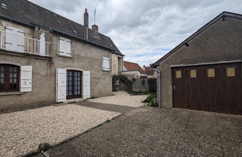 Mezieres-en-Brenne Cottage | Spacious Home with Courtyard, Near Nature Park, 10 mins to Bellebouche, Fireplace, Garage