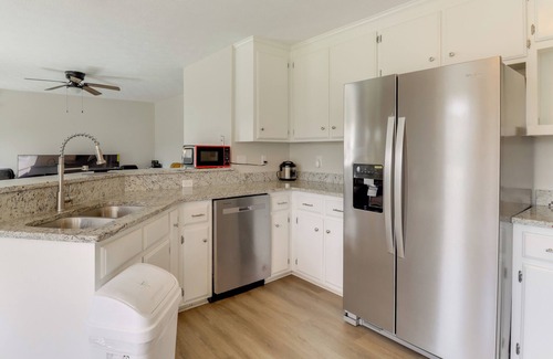 Hampton Cottage | Spacious Home < 3 Mi to Hampton Coliseum!