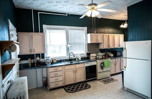 Luray House | Spacious Home Downtown - Walk to Parks & Shops