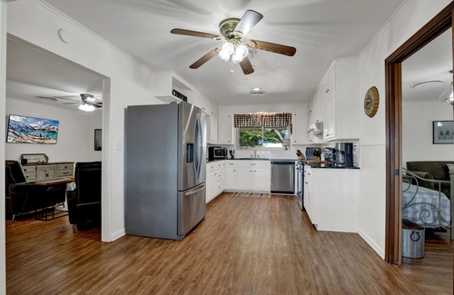 Stonewall House | Spacious Home - Fire Pit, BBQ and Outdoor Seating!