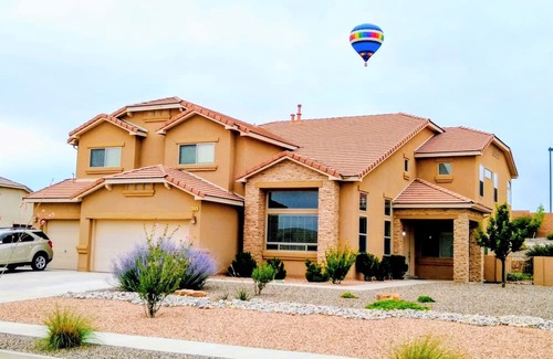 Rio Rancho House | Spacious Home for Balloon Fiesta. Trailer parking.