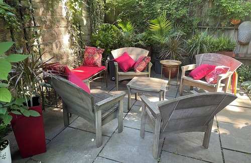 West Cambridge Apartment | Spacious home in Harvard Square with permitted free on street parking