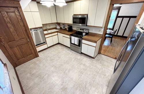 Shorewood House | Spacious Home near Lake Minnetonka & Downtown Excelsior