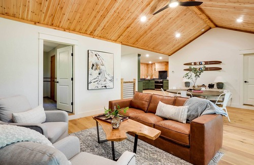 Beaver Shores House | Spacious Home on Beaver Lake w/Deck & Fire Pit!