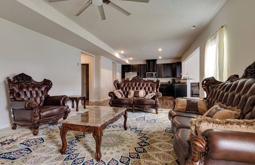 Brownsburg House | Spacious Home w/Fireplace - Near Golf!