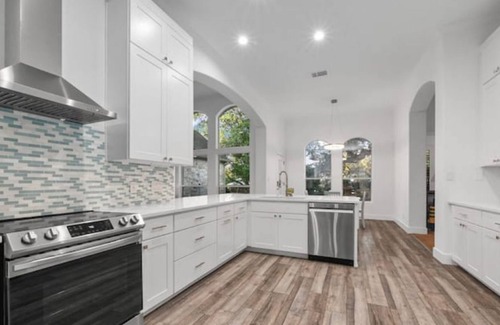 West Oak Hill House | Spacious Home with Casita: Resort-Style Pool, Gazebo, 2 Full Kitchens, 2 acres