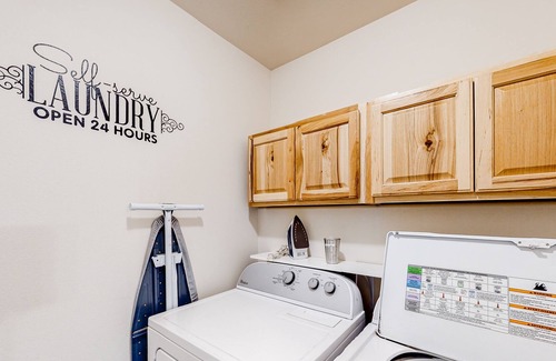 Redmond House | Spacious home with fenced dog-friendly yard, fireplace, central AC, W/D, WiFi
