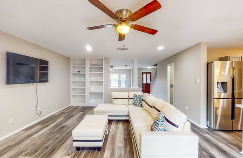 Schertz House | Spacious Home with Fireplace, Full Kitchen & Dog-Friendly Yard