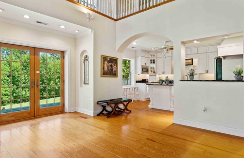 Hood House | Spacious Home with Foosball, PingPong and Gym