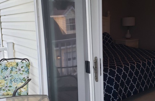 Pennsville House | Spacious Home with private pool, Balcony, Fire Pit, in waterfront Community