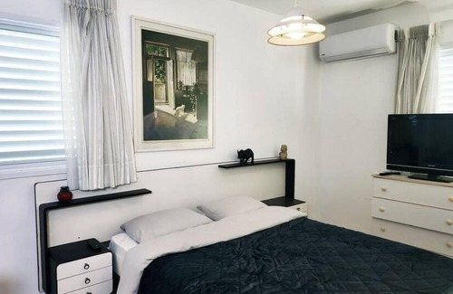 Tel Aviv Apartment | Spacious & Homely Retreat at the Diamond District