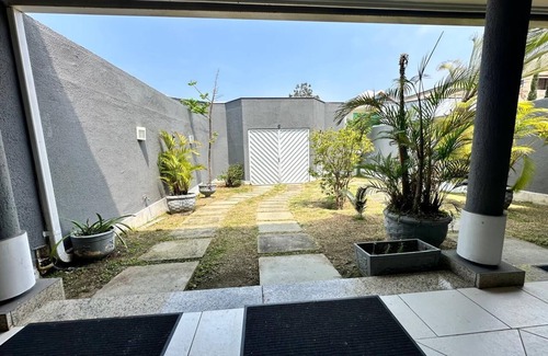 Recreio dos Bandeirantes House | Spacious house with pool and barbecue