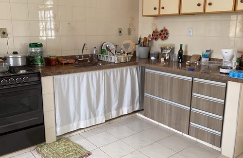 Bairro Canedos House | Spacious house for family moments with barbecue, fireplace and pool.