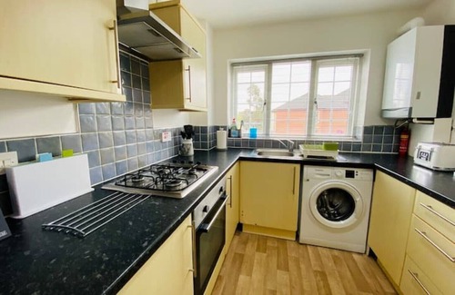 Grimsby House | Spacious House In Grimsby With Parking