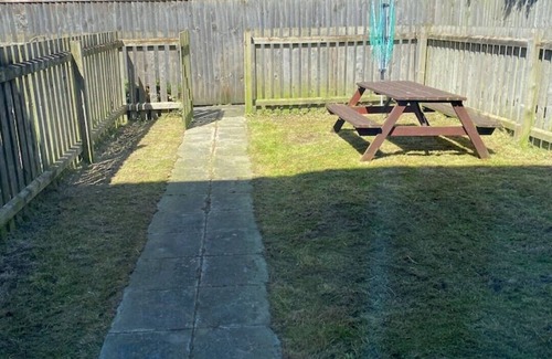 Grimsby House | Spacious House In Grimsby With Parking