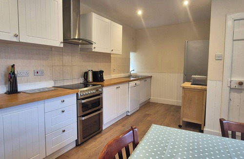 Strathdon House | Spacious House in the Cairngorm National Park. Walking/Cycling/Skiing/Castles