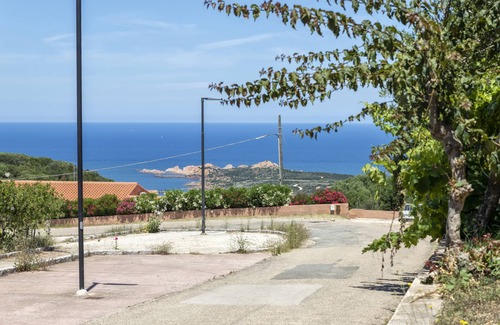 Paduledda House | Spacious House in Costa Rossa with Partial Sea View and Terrace