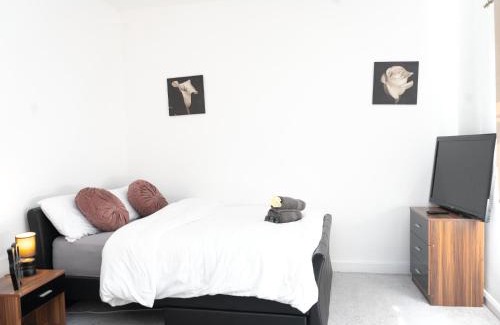 Leigh House | Spacious house near Westleigh Township, 4 Bed Room, Wifi, Private Parking