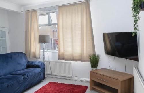 Leigh House | Spacious house near Westleigh Township, 4 Bed Room, Wifi, Private Parking