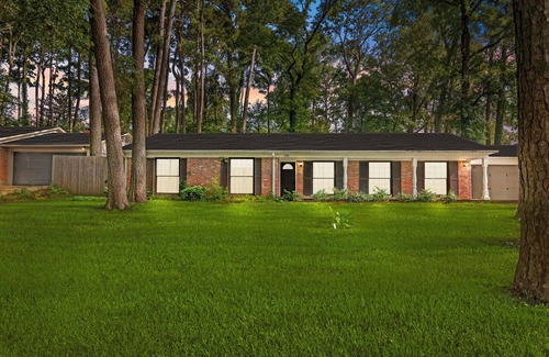 Springlake House | Spacious house on a quiet street in uptown Shreveport!