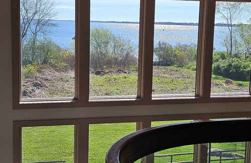 Quonochontaug House | Spacious house on saltwater pond in Charlestown,RI.