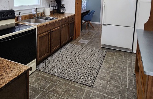 Mount Vernon House | SPACIOUS HOUSE ON 3RD. THREE BEDROOMS TWO BATHS. WASHER DRYER. LARGE YARD