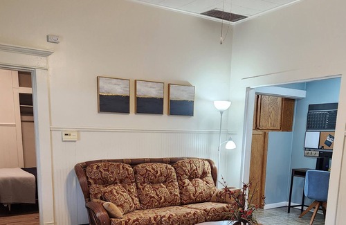 Mount Vernon House | SPACIOUS HOUSE ON 3RD. THREE BEDROOMS TWO BATHS. WASHER DRYER. LARGE YARD