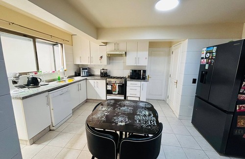 Vitacura House | Spacious house very well located and very good sector.