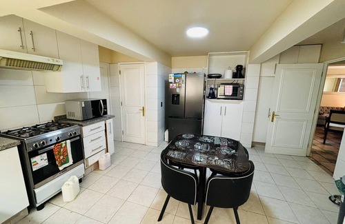 Vitacura House | Spacious house very well located and very good sector.