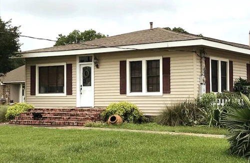 Jarreau House | Spacious house with big yard and private pier!PARTY BARGES AVAILABLE ON REQUEST