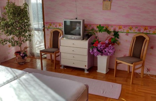 Veliko Tarnovo Bed & Breakfast | Spacious House With Garden for a Quiet Getaway