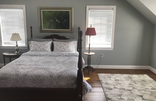 Malvern Apartment | Spacious in-law suite with kitchen and private entrance