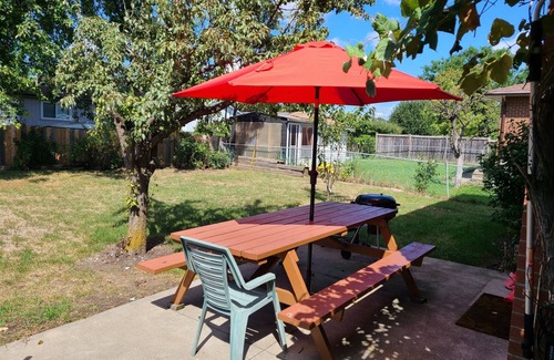 Malton House | SPACIOUS, INDEPENDENT ONE BEDROOM SUITE 10 MINUTES FROM YYZ PEARSON AIRPORT.