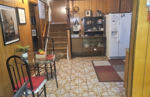 Malton House | SPACIOUS, INDEPENDENT ONE BEDROOM SUITE 10 MINUTES FROM YYZ PEARSON AIRPORT.