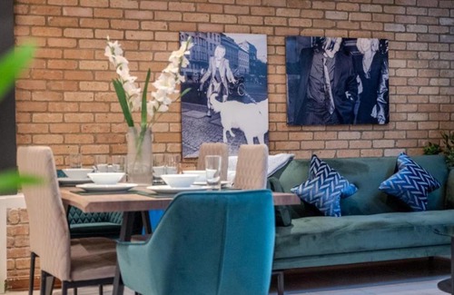 Cathedrals Apartment | Spacious, Industrial, Zone 1, 2 Bed Central London