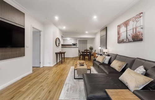 Chinatown Apartment | Spacious Inner city Stay with King Bed and Balcony