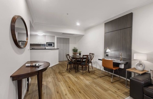 Chinatown Apartment | Spacious Inner city Stay with King Bed and Balcony