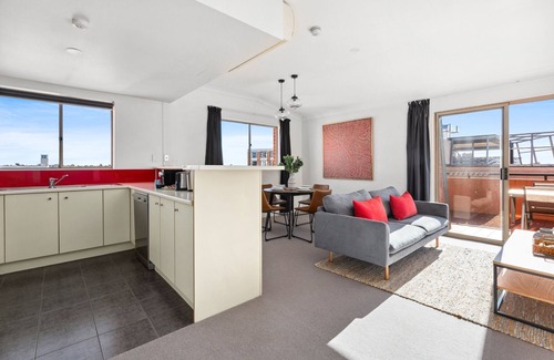 Camperdown Apartment | Spacious Inner-West 2-Bed with Alfresco Dining