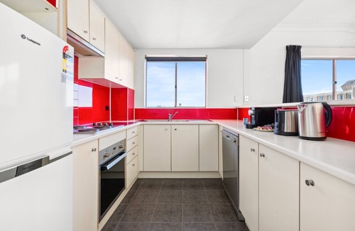 Camperdown Apartment | Spacious Inner-West 2-Bed with Alfresco Dining