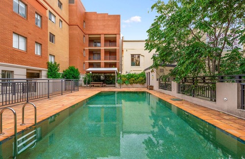 Camperdown Apartment | Spacious Inner-West 2-Bed with Alfresco Dining