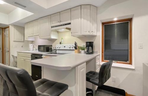 Des Moines Apartment | Spacious Jacuzzi Loft & Free Parking Near Icubs