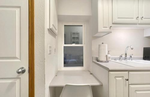 Des Moines Apartment | Spacious Jacuzzi Loft & Free Parking Near Icubs