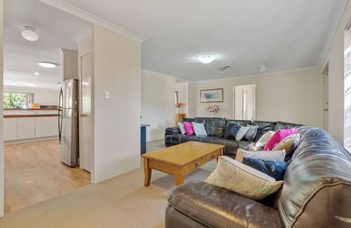 Jandakot House | SPACIOUS JANDAKOT HOUSE FOR FAMILIES AND BUSINESS