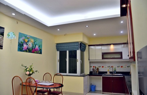 Hoan Kiem House | Spacious King bed room, private bath near Hanoi Opera House