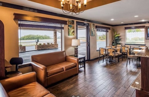 Decatur Hotel | Spacious King Room at Scottish Inns - Decatur, with Complimentary Breakfast