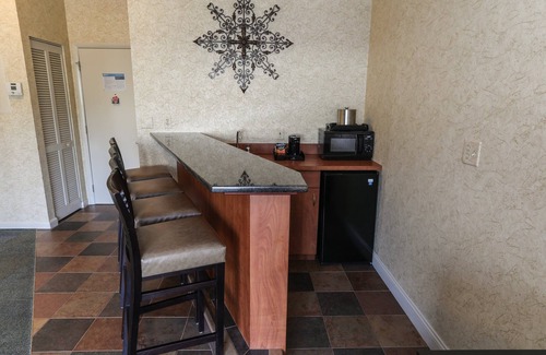 Fairfield Cabin | Spacious King Suite | Living Area + Kitchenette