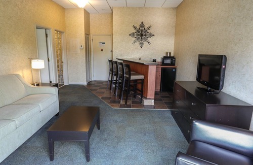 Fairfield Cabin | Spacious King Suite | Living Area + Kitchenette
