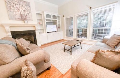 Hattiesburg House | Spacious King Suite Mid Town Home With Serene Patio