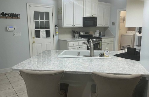 Hattiesburg House | Spacious King Suite Home W/Serene Patio