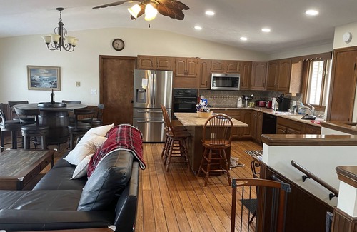 Cicero House | Spacious Lake Front Home with Private Dock On Lake Morse- AMAZING VIEWS!